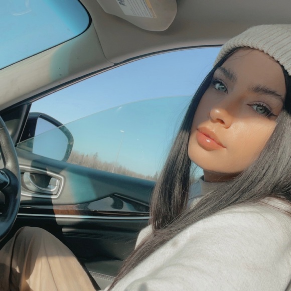 Meet your Posher, Marissa - Picture 1 of 1